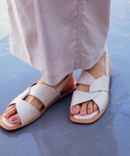 BAYFLOW（ベイフロー）の「クロスサンダル（サンダル・レディース・ブラック/オフホワイト・SMALL/MEDIUM/LARGE）」の2枚目の写真