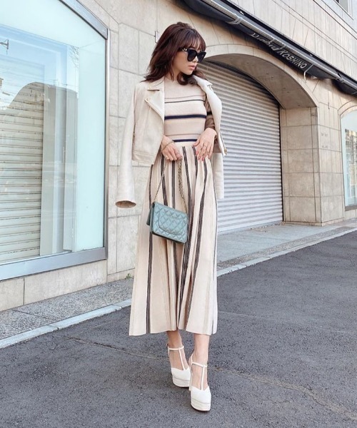 EIMY ISTOIRE(エイミーイストワール)の「Tストラップパンプス(パンプス・レディース・アイボリー・SMALL/MEDIUM/LARGE)」の4枚目の写真