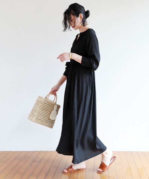 andme（アンドミー）の「サテンスキッパー長袖シャツワンピース（シャツワンピース・レディース・カーキ/モカ/グレー系その他/ブラック・M）」の2枚目の写真