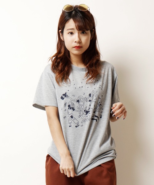JRD by JARLD(ジェイアールディーバイジャールド)の「【JRD×Hitohisa isogai】ダブルネーム イソガイヒトヒサ コラボ 吸水速乾コットンライクポリエステル天竺 半袖Tシャツ(Tシャツ/カットソー・メンズ・トップグレー/グレー系その他/ブルー/ブルー系その他・S/M/L)」の3枚目の写真