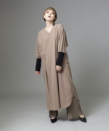 OSMOSIS | 【WEB STORE限定】Vネックギャザースリーブワンピース(ワンピース)