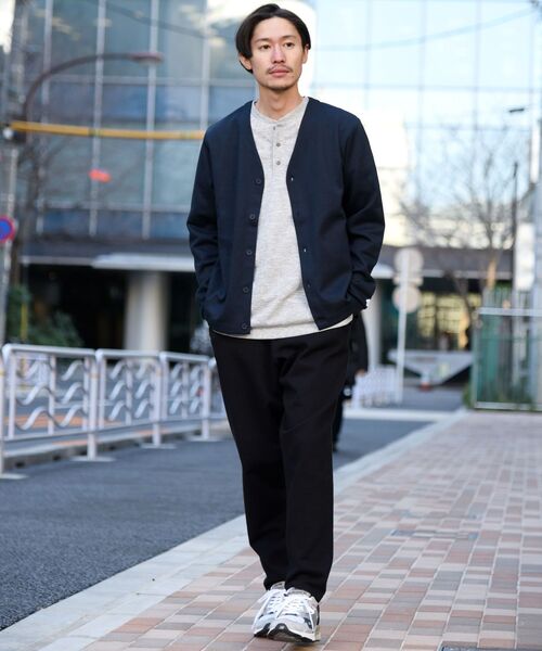 SHIPS（シップス）の「【WEB限定】SHIPS: 色褪せ防止加工 EVER COLOR（R) ワンポイント ロゴ  ヘンリーネック ロングスリーブ Tシャツ (ロンT)（Tシャツ/カットソー・メンズ・ライトグレー/グレー/ネイビー・SMALL/MEDIUM/LARGE/X-LARGE/XX-LARGE）」の6枚目の写真