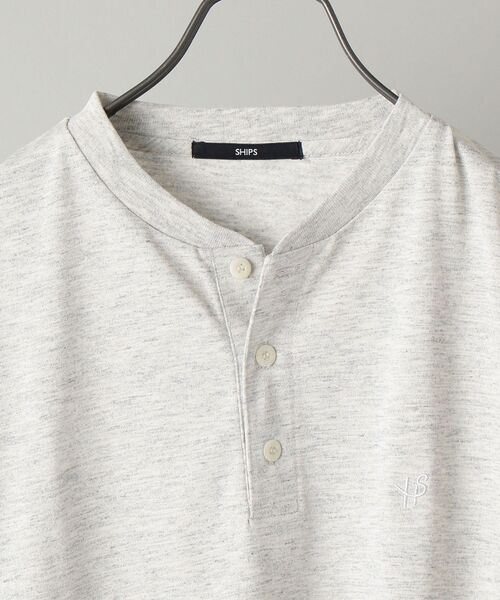 SHIPS（シップス）の「【WEB限定】SHIPS: 色褪せ防止加工 EVER COLOR（R) ワンポイント ロゴ  ヘンリーネック ロングスリーブ Tシャツ (ロンT)（Tシャツ/カットソー・メンズ・ライトグレー/グレー/ネイビー・SMALL/MEDIUM/LARGE/X-LARGE/XX-LARGE）」の8枚目の写真