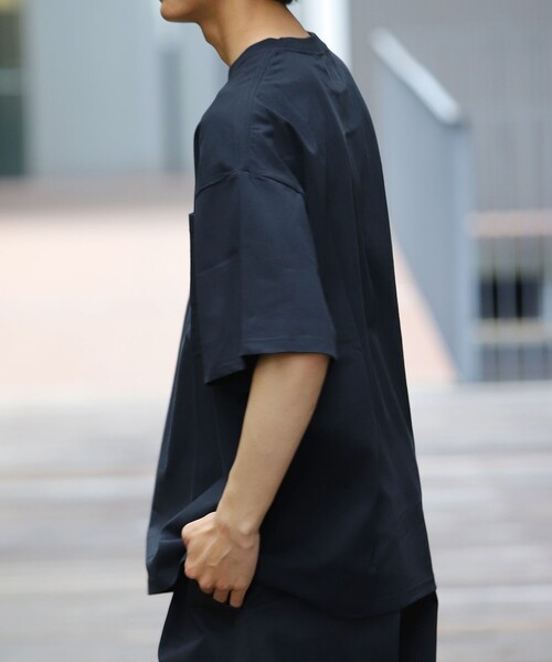 FREAK'S STORE（フリークスストア）の「WEB限定 STORATECH/ストラテック 超高機能素材 ビッグシルエットTシャツ/USAコットン/抗菌/防臭/制菌/UVカット/接触冷感/吸水速乾/サスティナブル（Tシャツ/カットソー・メンズ・ホワイト/ブラック/ダークグリーン/サックスブルー/グレイッシュベージュ・SMALL/MEDIUM/LARGE/X-LARGE）」の15枚目の写真