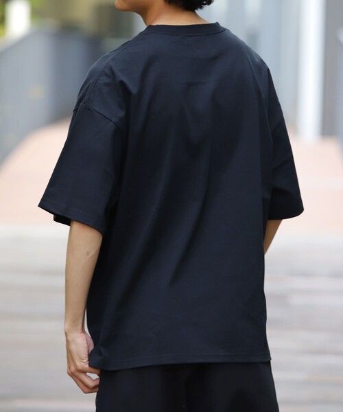 FREAK'S STORE（フリークスストア）の「WEB限定 STORATECH/ストラテック 超高機能素材 ビッグシルエットTシャツ/USAコットン/抗菌/防臭/制菌/UVカット/接触冷感/吸水速乾/サスティナブル（Tシャツ/カットソー・メンズ・ホワイト/ブラック/ダークグリーン/サックスブルー/グレイッシュベージュ・SMALL/MEDIUM/LARGE/X-LARGE）」の7枚目の写真