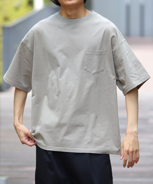 FREAK'S STORE（フリークスストア）の「WEB限定 STORATECH/ストラテック 超高機能素材 ビッグシルエットTシャツ/USAコットン/抗菌/防臭/制菌/UVカット/接触冷感/吸水速乾/サスティナブル（Tシャツ/カットソー・メンズ・ホワイト/ブラック/ダークグリーン/サックスブルー/グレイッシュベージュ・SMALL/MEDIUM/LARGE/X-LARGE）」の3枚目の写真