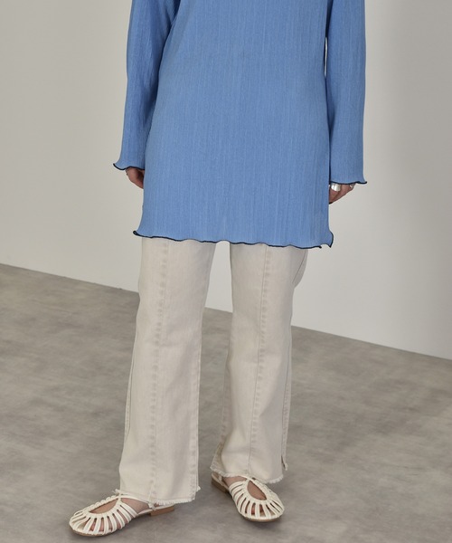 w closet（ダブルクローゼット）の「脇スリットデニムパンツ（デニムパンツ・レディース・ブラック系その他/ブルー系その他/ケミカルウォッシュ/キナリ・FREE）」の2枚目の写真