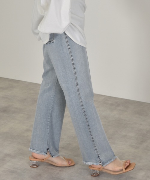 w closet（ダブルクローゼット）の「脇スリットデニムパンツ（デニムパンツ・レディース・ブラック系その他/ブルー系その他/ケミカルウォッシュ/キナリ・FREE）」の6枚目の写真