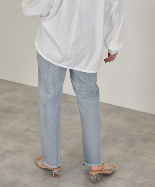 w closet（ダブルクローゼット）の「脇スリットデニムパンツ（デニムパンツ・レディース・ブラック系その他/ブルー系その他/ケミカルウォッシュ/キナリ・FREE）」の10枚目の写真