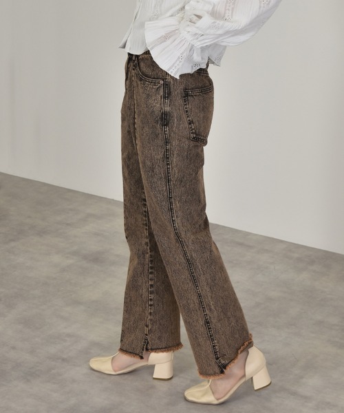 w closet（ダブルクローゼット）の「脇スリットデニムパンツ（デニムパンツ・レディース・ブラック系その他/ブルー系その他/ケミカルウォッシュ/キナリ・FREE）」の22枚目の写真