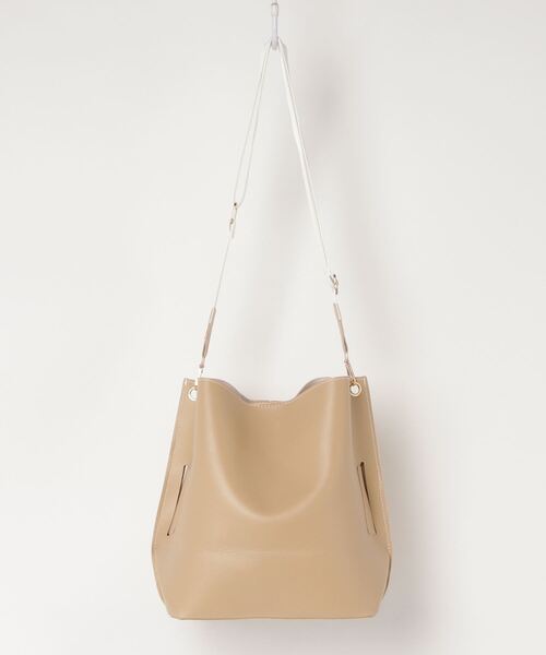 SFW（エスエフダブリュー）の「中央のベルトデザインとスティッチがエレガントなショルダーバッグ（ショルダーバッグ・レディース・ブラウン/カーキ/ブラック・FREE）」の4枚目の写真