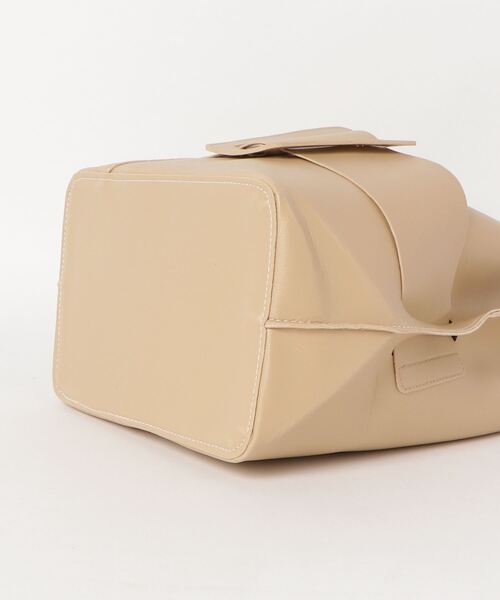 SFW（エスエフダブリュー）の「中央のベルトデザインとスティッチがエレガントなショルダーバッグ（ショルダーバッグ・レディース・ブラウン/カーキ/ブラック・FREE）」の5枚目の写真