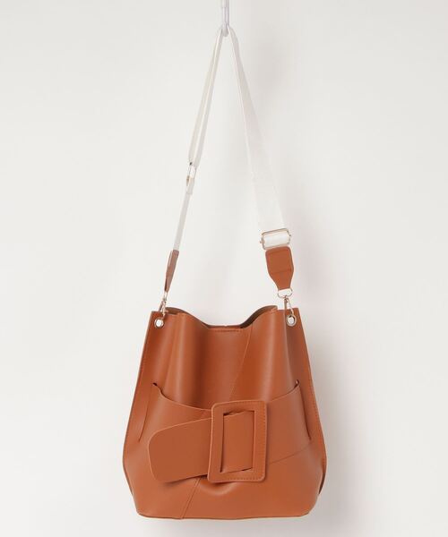 SFW（エスエフダブリュー）の「中央のベルトデザインとスティッチがエレガントなショルダーバッグ（ショルダーバッグ・レディース・ブラウン/カーキ/ブラック・FREE）」の8枚目の写真