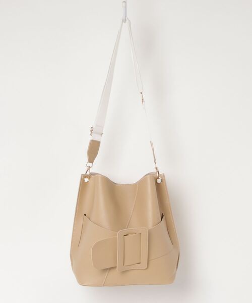 SFW（エスエフダブリュー）の「中央のベルトデザインとスティッチがエレガントなショルダーバッグ（ショルダーバッグ・レディース・ブラウン/カーキ/ブラック・FREE）」の9枚目の写真