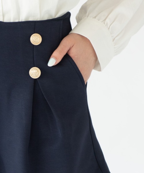 VRIA CHARME（バリアシャルム）の「デザインボタンショートパンツ（その他パンツ・レディース・ブラック/ネイビー・FREE）」の18枚目の写真