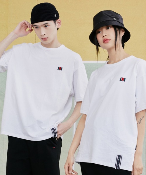 ROMANTIC CROWN(ロマンティッククラウン)の「【ROMANTIC CROWN】CEREMONY FLAG TEE / ロマンティッククラウン セレモニー テープ フラッグ Tシャツ(Tシャツ/カットソー・メンズ・ブラック/ホワイト/アイボリー・SMALL/MEDIUM/X-LARGE/LARGE)」の2枚目の写真