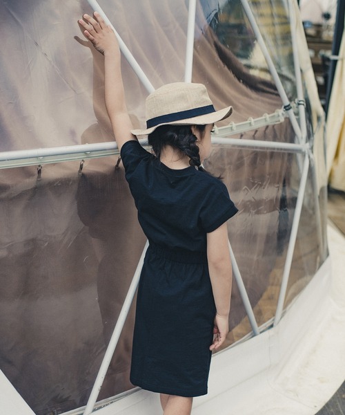 RADCHAP(ラッドチャップ)の「飾りボタンウエストゴムワンピース(ワンピース・キッズ・キャメル/ブラック・100cm/110cm/150cm/140cm/90cm/120cm/130cm)」の6枚目の写真