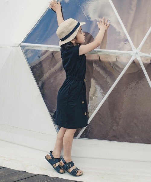 RADCHAP(ラッドチャップ)の「飾りボタンウエストゴムワンピース(ワンピース・キッズ・キャメル/ブラック・100cm/110cm/150cm/140cm/90cm/120cm/130cm)」の11枚目の写真