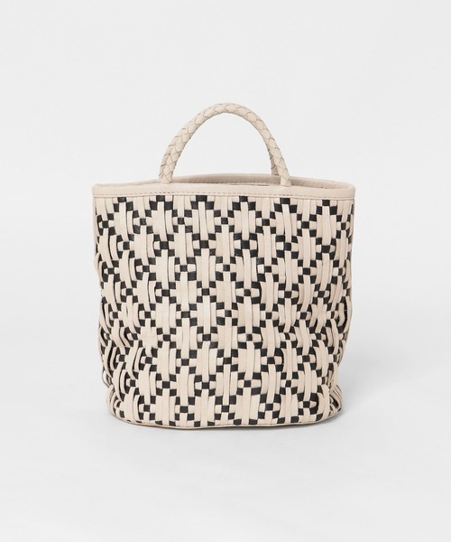 URBAN RESEARCH DOORS（アーバンリサーチドアーズ）の「レザーメッシュミニバッグ（ハンドバッグ・レディース・ホワイト/ブラック/ホワイト系その他・ONE）」の7枚目の写真