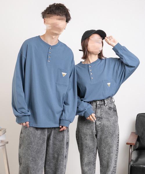 PairPair（ペアペア）の「ワッペン付きヘンリーネックロンT(ユニセックス)（Tシャツ/カットソー・メンズ・オフホワイト/ブルー/グリーン/スミクロ・MEDIUM/LARGE）」の4枚目の写真