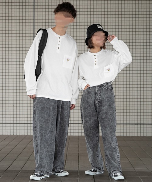 PairPair（ペアペア）の「ワッペン付きヘンリーネックロンT(ユニセックス)（Tシャツ/カットソー・メンズ・オフホワイト/ブルー/グリーン/スミクロ・MEDIUM/LARGE）」の5枚目の写真