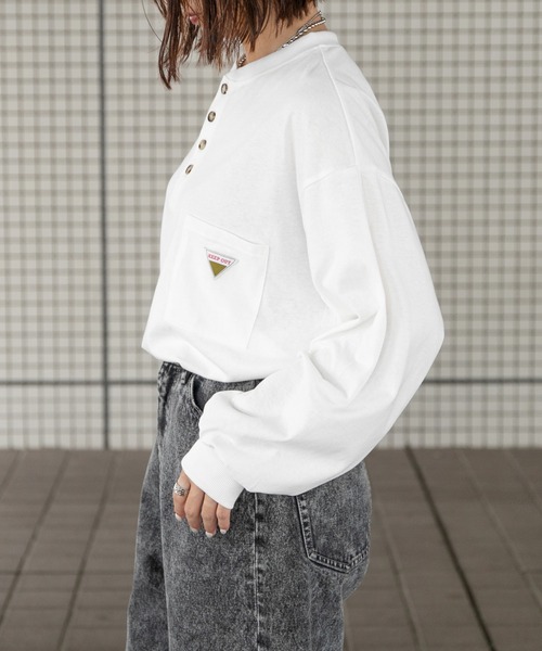 PairPair（ペアペア）の「ワッペン付きヘンリーネックロンT(ユニセックス)（Tシャツ/カットソー・メンズ・オフホワイト/ブルー/グリーン/スミクロ・MEDIUM/LARGE）」の8枚目の写真