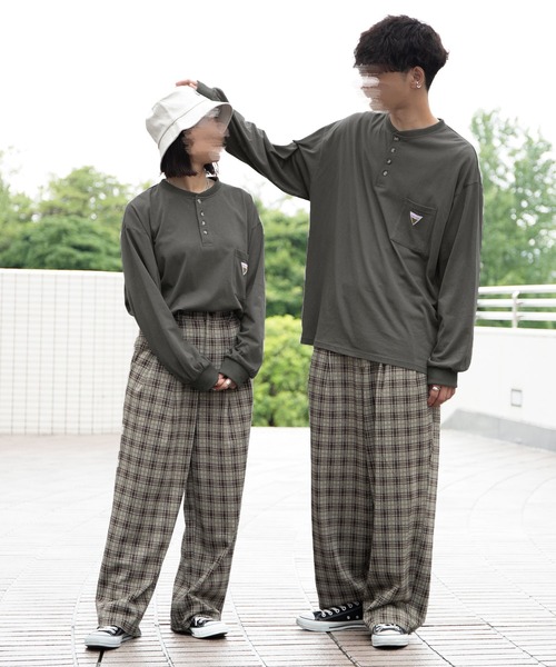 PairPair（ペアペア）の「ワッペン付きヘンリーネックロンT(ユニセックス)（Tシャツ/カットソー・メンズ・オフホワイト/ブルー/グリーン/スミクロ・MEDIUM/LARGE）」の15枚目の写真