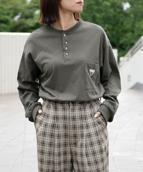 PairPair（ペアペア）の「ワッペン付きヘンリーネックロンT(ユニセックス)（Tシャツ/カットソー・メンズ・オフホワイト/ブルー/グリーン/スミクロ・MEDIUM/LARGE）」の17枚目の写真