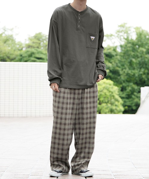 PairPair（ペアペア）の「ワッペン付きヘンリーネックロンT(ユニセックス)（Tシャツ/カットソー・メンズ・オフホワイト/ブルー/グリーン/スミクロ・MEDIUM/LARGE）」の22枚目の写真