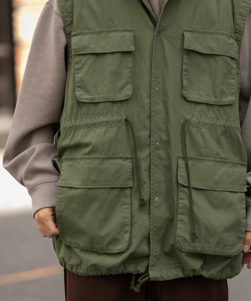 ITEMS URBANRESEARCH（アイテムズ アーバンリサーチ）の「M-65タイプ ベスト（ベスト・メンズ・カーキ/ブラック・MEDIUM/LARGE）」の4枚目の写真