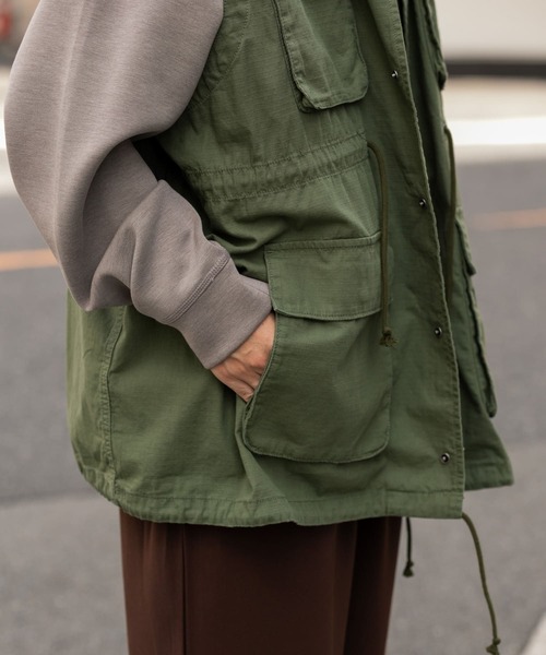 ITEMS URBANRESEARCH（アイテムズ アーバンリサーチ）の「M-65タイプ ベスト（ベスト・メンズ・カーキ/ブラック・MEDIUM/LARGE）」の5枚目の写真