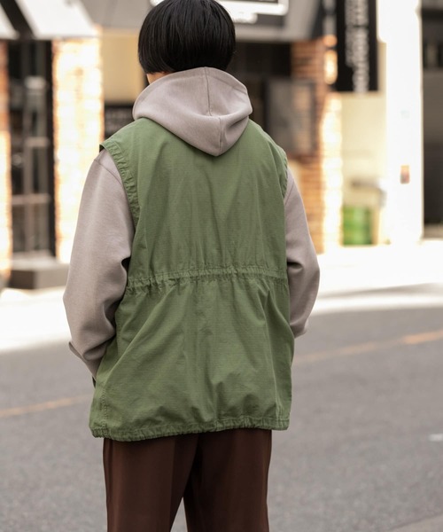 ITEMS URBANRESEARCH（アイテムズ アーバンリサーチ）の「M-65タイプ ベスト（ベスト・メンズ・カーキ/ブラック・MEDIUM/LARGE）」の9枚目の写真