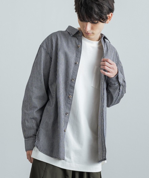 Rocky Monroe(ロッキーモンロー)の「オーバーサイズ ヒッコリーストライプレギュラーカラーロングシャツ(シャツ/ブラウス・メンズ・ホワイト/ネイビー・M/L)」の2枚目の写真