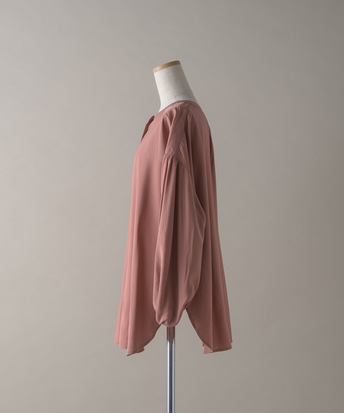 hinari（ヒナリ）の「ボリュームスリーブブラウス（シャツ/ブラウス・レディース・ブラック/ベージュ/テラコッタ・FREE）」の14枚目の写真