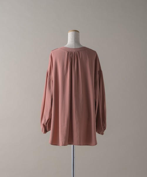 hinari（ヒナリ）の「ボリュームスリーブブラウス（シャツ/ブラウス・レディース・ブラック/ベージュ/テラコッタ・FREE）」の8枚目の写真