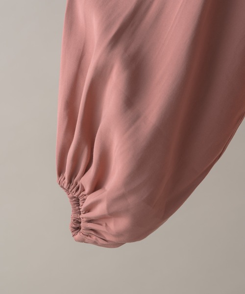 hinari（ヒナリ）の「ボリュームスリーブブラウス（シャツ/ブラウス・レディース・ブラック/ベージュ/テラコッタ・FREE）」の12枚目の写真