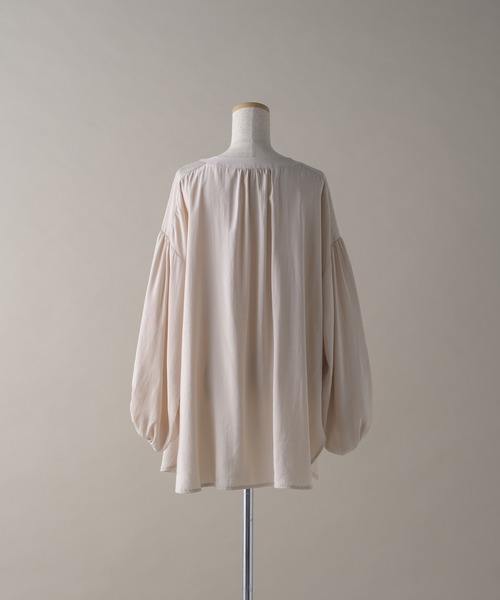 hinari（ヒナリ）の「ボリュームスリーブブラウス（シャツ/ブラウス・レディース・ブラック/ベージュ/テラコッタ・FREE）」の9枚目の写真