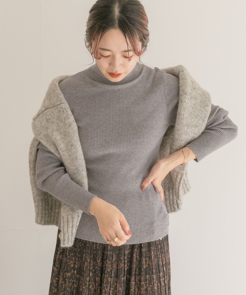 ITEMS URBANRESEARCH(アイテムズ アーバンリサーチ)の「モチモチタートルネックニット(ニット/セーター・レディース・スミクロ/カーキ/グレー/ベージュ・FREE)」の1枚目の写真