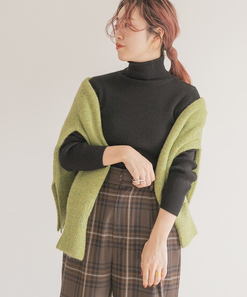 ITEMS URBANRESEARCH(アイテムズ アーバンリサーチ)の「モチモチタートルネックニット(ニット/セーター・レディース・スミクロ/カーキ/グレー/ベージュ・FREE)」の2枚目の写真