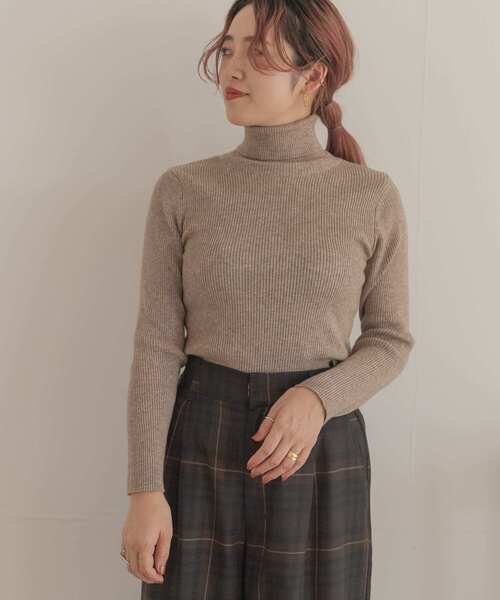 ITEMS URBANRESEARCH(アイテムズ アーバンリサーチ)の「モチモチタートルネックニット(ニット/セーター・レディース・スミクロ/カーキ/グレー/ベージュ・FREE)」の8枚目の写真