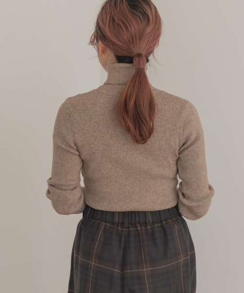 ITEMS URBANRESEARCH(アイテムズ アーバンリサーチ)の「モチモチタートルネックニット(ニット/セーター・レディース・スミクロ/カーキ/グレー/ベージュ・FREE)」の10枚目の写真
