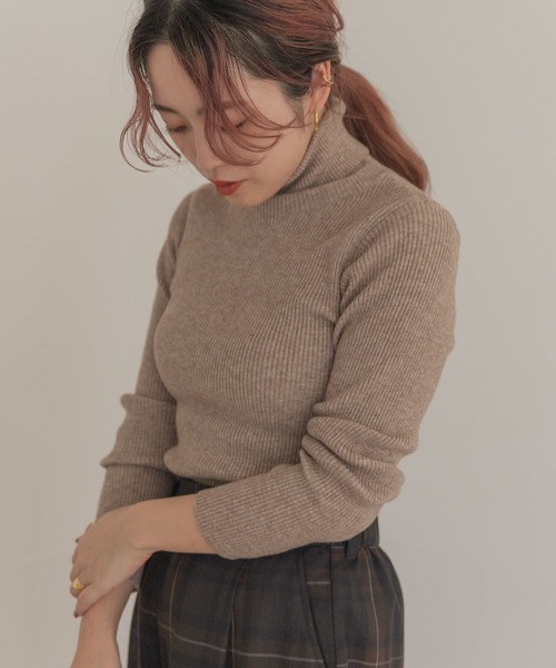 ITEMS URBANRESEARCH(アイテムズ アーバンリサーチ)の「モチモチタートルネックニット(ニット/セーター・レディース・スミクロ/カーキ/グレー/ベージュ・FREE)」の5枚目の写真