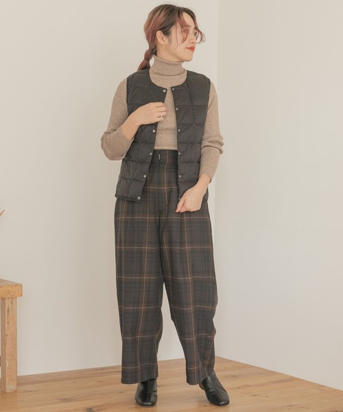 ITEMS URBANRESEARCH(アイテムズ アーバンリサーチ)の「モチモチタートルネックニット(ニット/セーター・レディース・スミクロ/カーキ/グレー/ベージュ・FREE)」の15枚目の写真