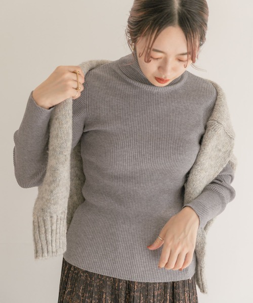 ITEMS URBANRESEARCH(アイテムズ アーバンリサーチ)の「モチモチタートルネックニット(ニット/セーター・レディース・スミクロ/カーキ/グレー/ベージュ・FREE)」の9枚目の写真