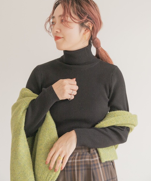 ITEMS URBANRESEARCH(アイテムズ アーバンリサーチ)の「モチモチタートルネックニット(ニット/セーター・レディース・スミクロ/カーキ/グレー/ベージュ・FREE)」の20枚目の写真