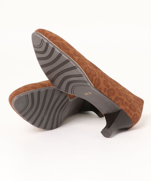 SUNNY ROOM（サニールーム）の「アーモンドトゥ　ヒョウ柄プレーンパンプス　515100【プチプラ】（パンプス・レディース・レオパード・23.0cm/23.5cm/24.0cm/22.5cm/24.5cm）」の2枚目の写真