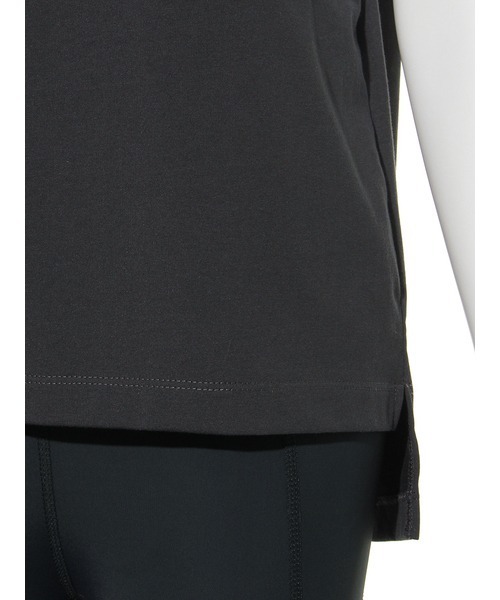 emmi(エミ)の「【emmi yoga】ONLINE限定 ロゴTシャツ(Tシャツ/カットソー・レディース・ホワイト/チャコールグレー/ライトブルー・FREE)」の9枚目の写真