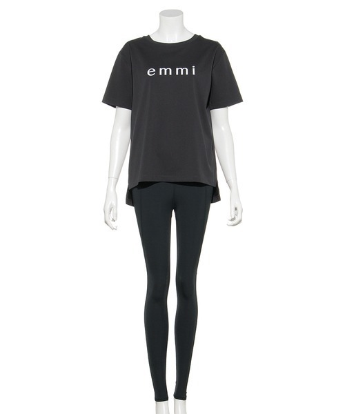 emmi(エミ)の「【emmi yoga】ONLINE限定 ロゴTシャツ(Tシャツ/カットソー・レディース・ホワイト/チャコールグレー/ライトブルー・FREE)」の11枚目の写真