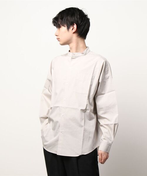 VIBGYOR(ヴィブジョー)の「VIBGYOR Select/ブロードルーズフィットバンドカラーシャツ(シャツ/ブラウス・メンズ・ホワイト/ブラック/サックスブルー/グリーン/グレイッシュベージュ/ホワイト系その他/ブルー系その他/パープル系その他/イエロー系その他・MEDIUM/X-LARGE/LARGE)」の4枚目の写真