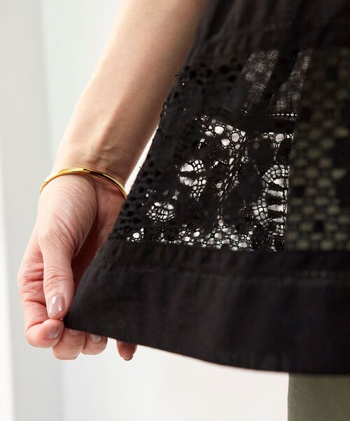 le.coeur blanc（ルクールブラン）の「フラワーレースコットンギャザーブラウス（シャツ/ブラウス・レディース・オフホワイト/ブラック・38）」の18枚目の写真